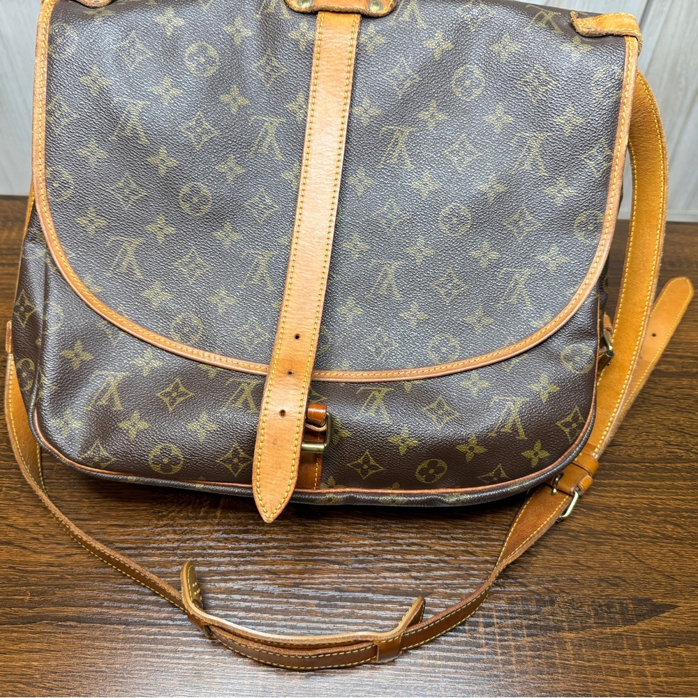 💯AUTHENTIC💯Louis Vuitton Saumur35 Shoulder Crossbody
